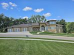 1735 Creek Wood Dr, Dubuque IA 52003