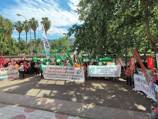 El sector del transporte sanitario seguirá movilizándose tras reunirse con el director gerente del Hospital Reina Sofía