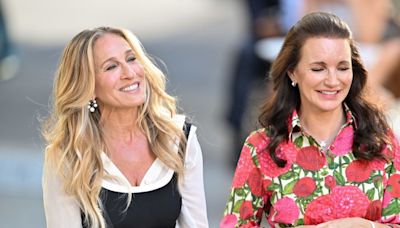 Sarah Jessica Parker gives us a lesson in summer layering