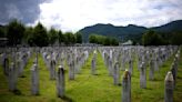 Pese a oposición serbia, ONU aprueba resolución para conmemorar genocidio de Srebrenica