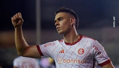 Rafael Santos Borré no perdonó: gol en Internacional vs Delfín