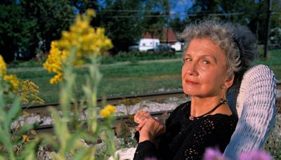 Alice Munro, Master of Short Story, Dies at 92