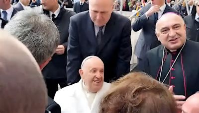 El Papa Francisco recibe al Arzobispo de Valencia y a la Comisión del Centenario de la Coronación de la Virgen de los Desamparados