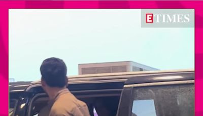 ‘Handsome Boy’ Shreyas Iyer Is Paparazzi’s New Darling | Entertainment - Times of India Videos