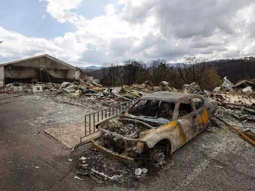 Team combs fire-ravaged New Mexico community for remains of the missing - Times of India