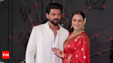 Watch: Zaheer Iqbal goes down on one knee, proposes Sonakshi Sinha at their wedding reception | Hindi Movie News - Times of India