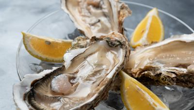 How risky is it to eat raw oysters? Here's how you can safely consume them, according to experts.