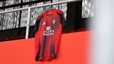 El Mirandés presenta su nueva camiseta con topos rojos y contorno negro