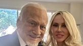 Buzz Aldrin, segundo hombre que pisó la luna, se casa el día de su 93 cumpleaños con su novia, de 63