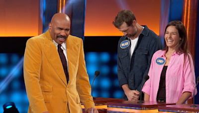 ‘Celebrity Family Feud’ Exclusive Preview: Steve Harvey And Team Walker Hayes Answer This Question About Him