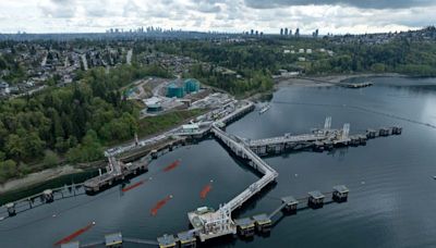 Canada's Trans Mountain bets on last-minute oil shippers on high-cost pipeline