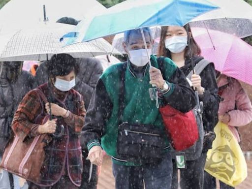 鋒面來襲「5縣市大雨特報」 雷雨狂轟3地方…注意劇烈降雨雷擊