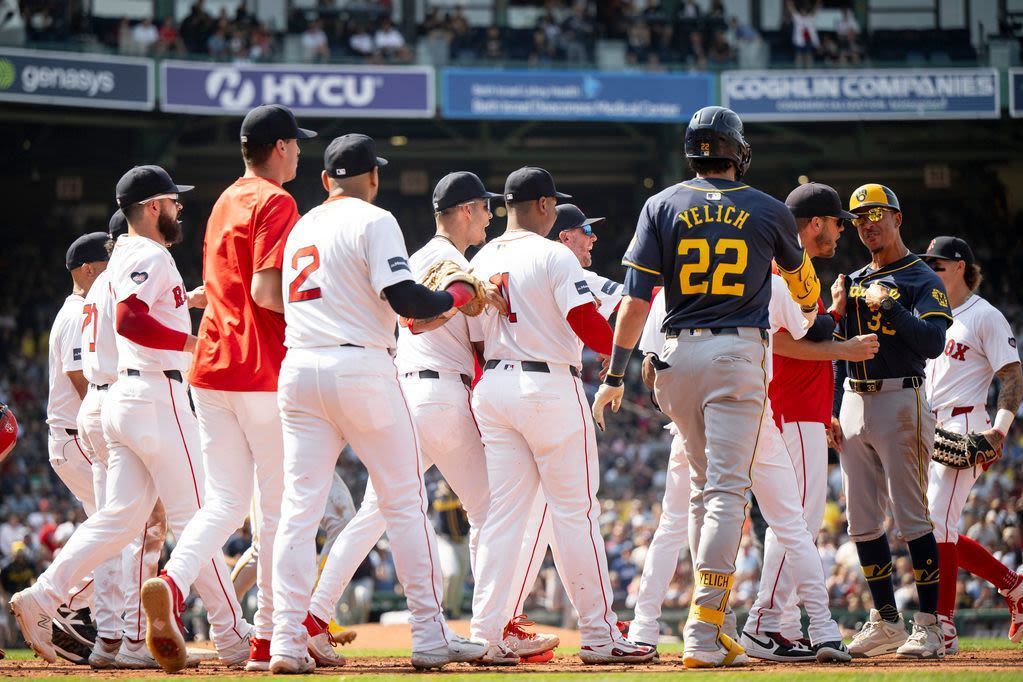 Martin goes after Brewers coach, benches empty