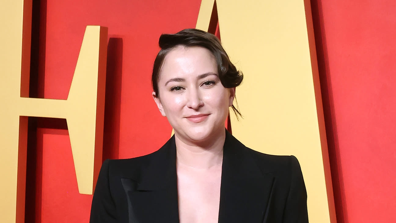 Zelda Williams Debunks Viral Photo of Her Father Robin Williams Alleging He Owned a Pet Monkey