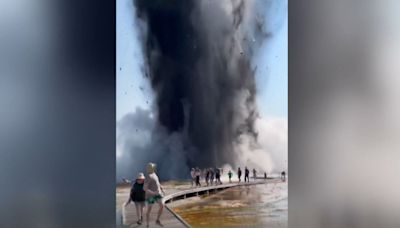 Una explosión hidrotermal en el Parque Nacional de Yellowstone atemoriza a los turistas y obliga al cierre parcial