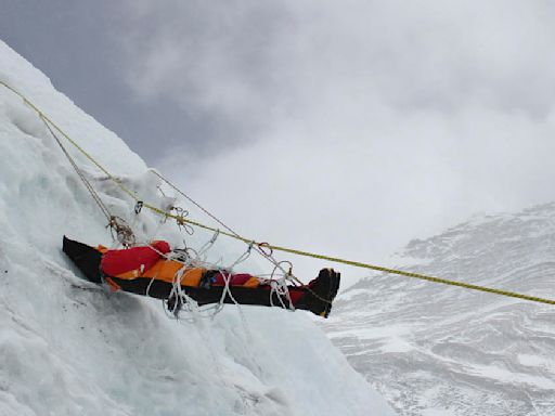 Mount Everest's melting ice reveals bodies of climbers lost in the "death zone"