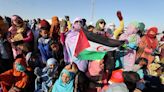Miles de saharauis conmemoran 50 años de lucha armada y piden continuar