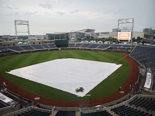 Florida’s College World Series matchup with Kentucky postponed