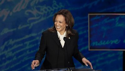 Kamala Harris rompió las expectativas desde su saludo a Trump: analista tras debate