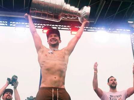 Rain doesn't stop the reign for the Panthers, who celebrate their Stanley Cup with parade and rally