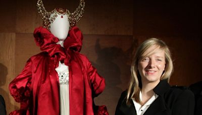 Lo que tienes que saber de Sarah Burton, la nueva directora creativa de Givenchy y diseñadora favorita de Kate Middleton