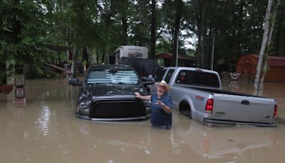 Las lluvias e inundaciones no menguan en Texas y obligan al rescate de 233 personas - El Diario NY