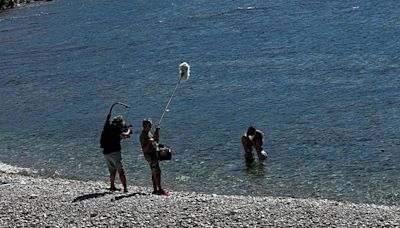 'De aquí a la eternidad': un beso de cine en la cala de la Barraca de Xàbia