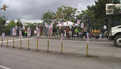 Small businesses near Boeing plant in Renton feel the economic crunch during strike