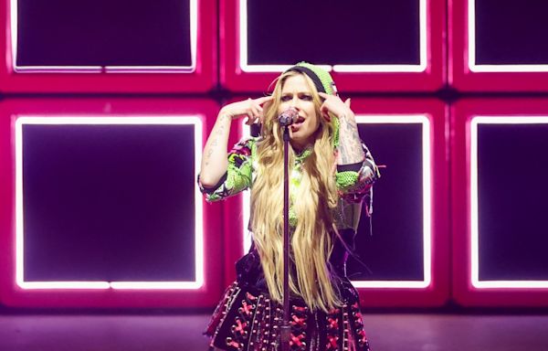 Review: Avril Lavigne kicks off 2024 Shoreline season in uncomplicated fashion