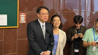 覆議表決前林右昌為民進黨團加油打氣 吳思瑤揭下一步：釋憲、暫時處分一起處理