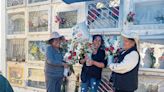 Miles visitaron a sus padres en los cementerios de Arequipa