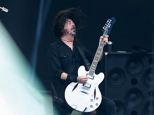 Foo Fighters' Dave Grohl riles Taylor Swift fans with concert comment