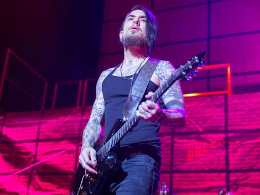 Dave Navarro couldn't play guitar for a year after Taylor Hawkins died