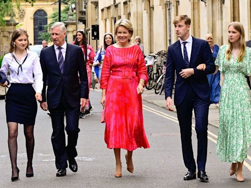 Elisabeth de Bélgica se gradúa en Oxford, arropada por sus padres y hermanos, antes de dar el salto a Harvard