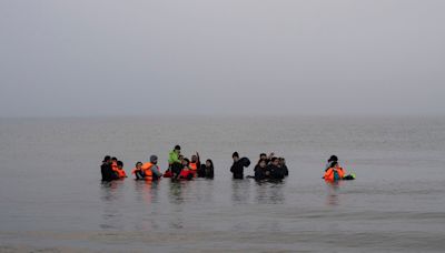 Francia: Migrantes fallecen intentando cruzar el Canal de la Mancha