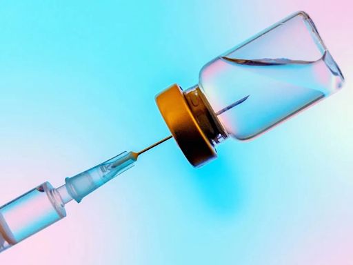 Las vacunas COVID reducen el riesgo de infarto y ACV, concluyó un estudio que evaluó a 46 millones de personas