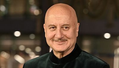 Anupam Kher shares his resume on social media, calls himself a struggling actor