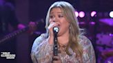 Kelly Clarkson Covers 'Womanizer' After Britney Spears Seemingly Called Her Out for 2008 Comments