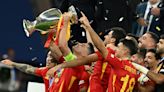 España espera a sus héroes, Inglaterra llora la derrota en final de la Eurocopa