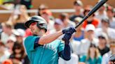 Mariners DH Mitch Garver presented with World Series ring earned with Rangers