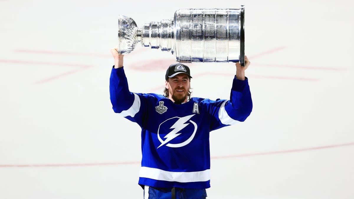 Lightning Re-Acquire Defenseman That Won 2 Stanley Cups With Team