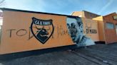 Nueva advertencia a Di María en Rosario: vandalizaron un mural con pintadas en su contra - Diario Río Negro