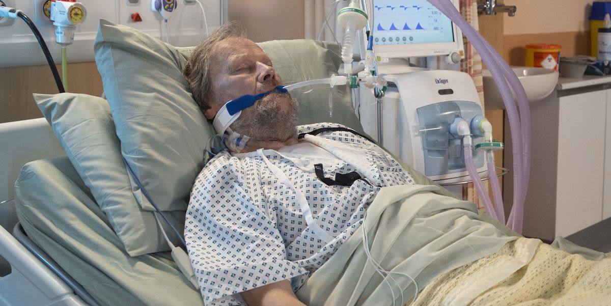 Coronation Street's Roy to receive a surprise visitor in hospital