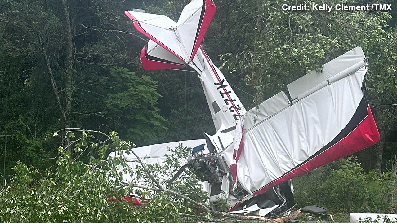 Small plane crashes in Florida yard