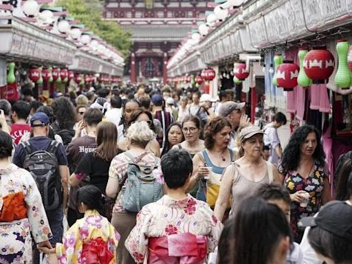 日圓瘋狂貶值引爆買潮 外國遊客擲錢掃貨 名牌手袋平2000美元 | am730