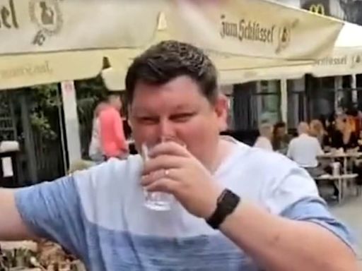 England fans serenade 'The Beast' Mark Labbett lookalike