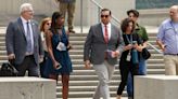 El congresista George Santos, acusado de fraude y lavado de dinero, comparece en Nueva York