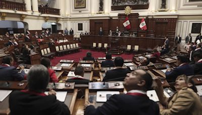 Economía - Perú aprueba reforma del sistema de pensiones entre gritos en el Congreso y protestas en las calles