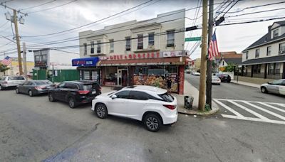 5 hombres roban y golpean a hispana recién mudada en la puerta de su casa cerca de la policía en Nueva York - El Diario NY
