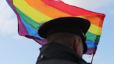 La policía asalta locales gays en Rusia después de que el máximo tribunal prohibiera el "movimiento internacional" LGBTQ